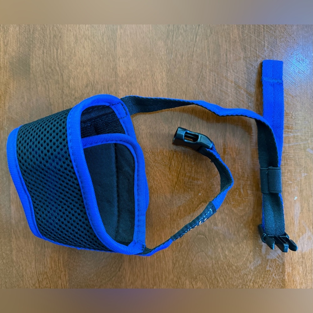 Brand 🆕 Blue and Black 💙🖤 adjustable humane Mesh Dog Muzzle